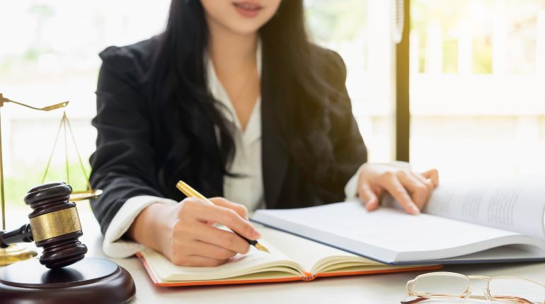 Nuevas Dimensiones en el Derecho Legal: Desafíos y Estrategias